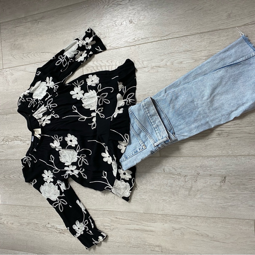 Floral Black and White Flower Top